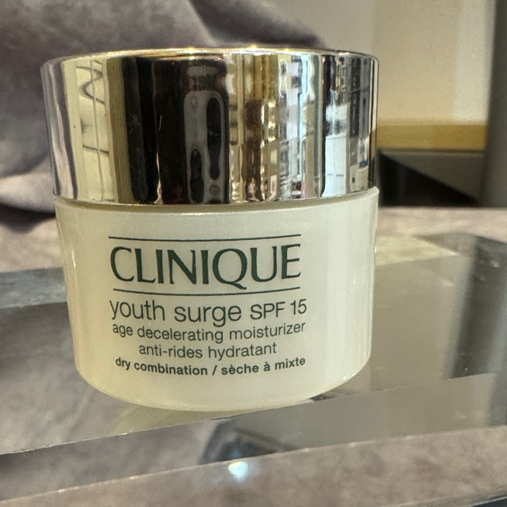 Clinique Youth Surge SPF 15 Moisturizer - .5fl oz 15‎ ml